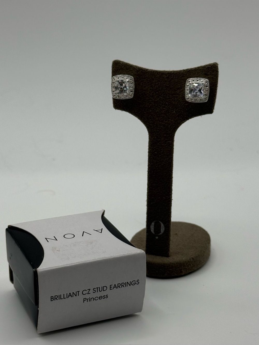 Avon Silver tone stud  Elegant Earrings